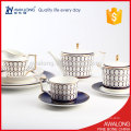 Awalong Knochen China Abendessen mit königlichen Design goldenen Felge Keramik Western Geschirr Set gesetzt